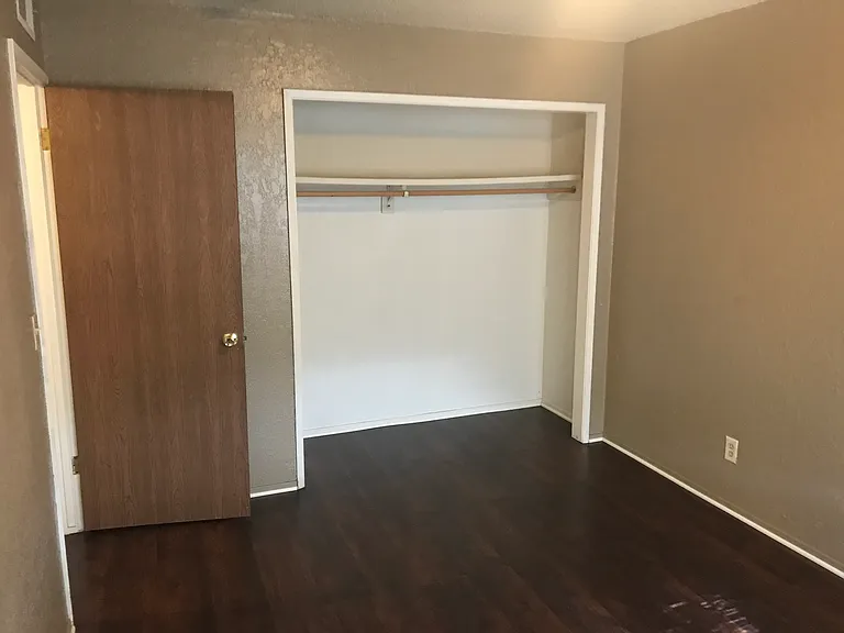 Morton Place Apartments — Photo 11