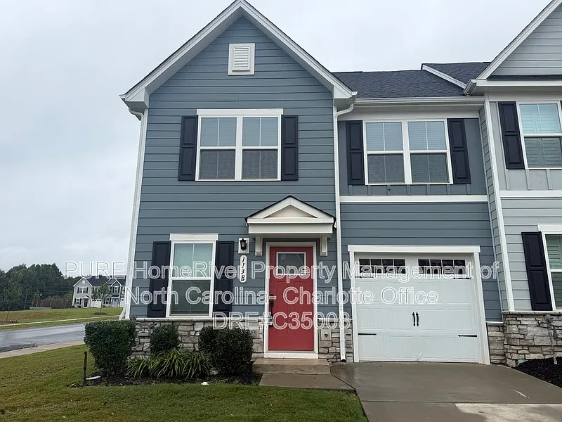 3 bed, 2.5 bath, 1653 sqft, $2,100 — Photo 3
