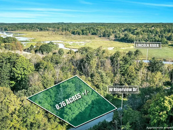 5736 Riverview Dr, Ludington, MI 49431