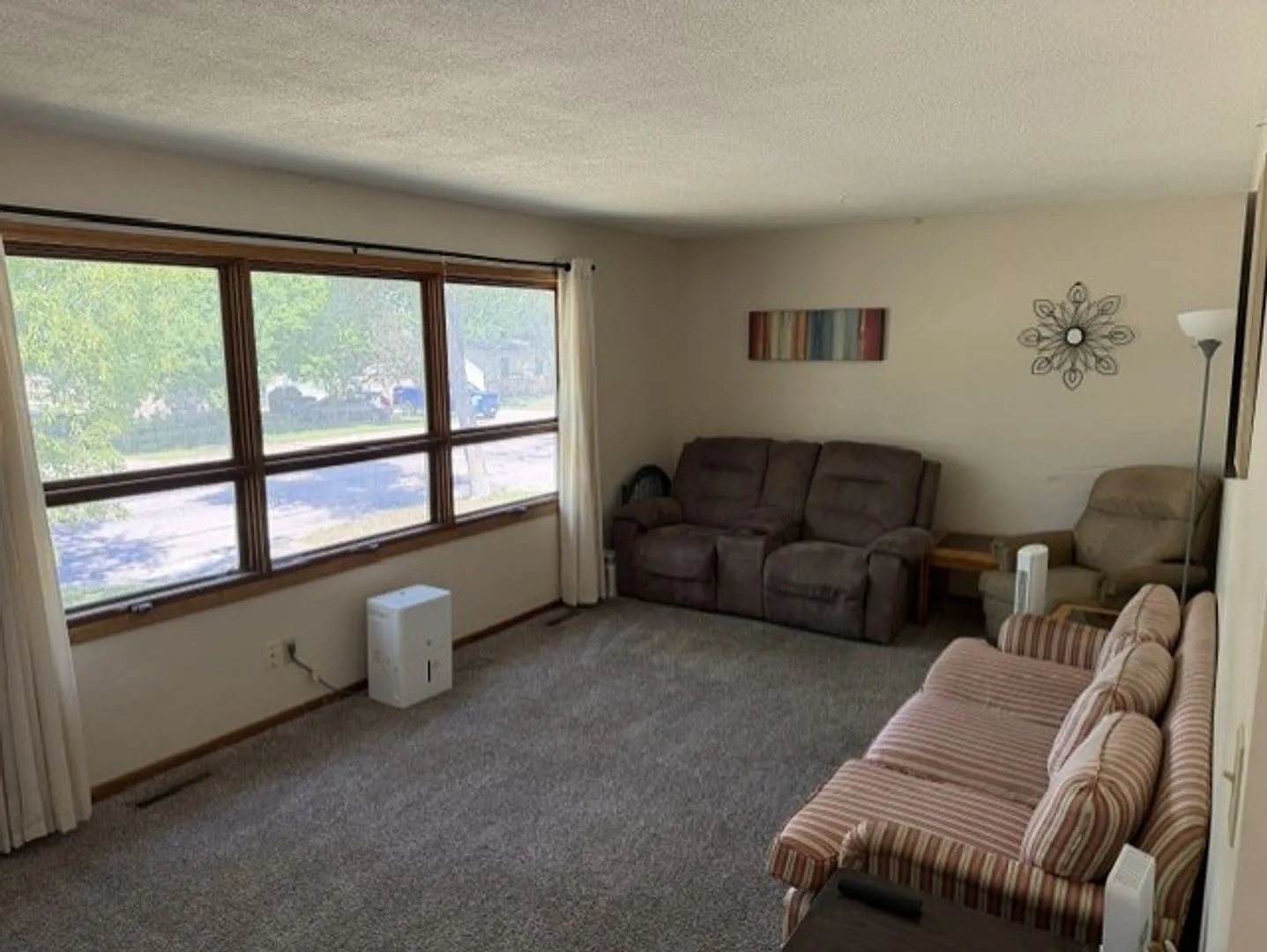 3 BR, 1 bath, fenced in back yard — Photo 4