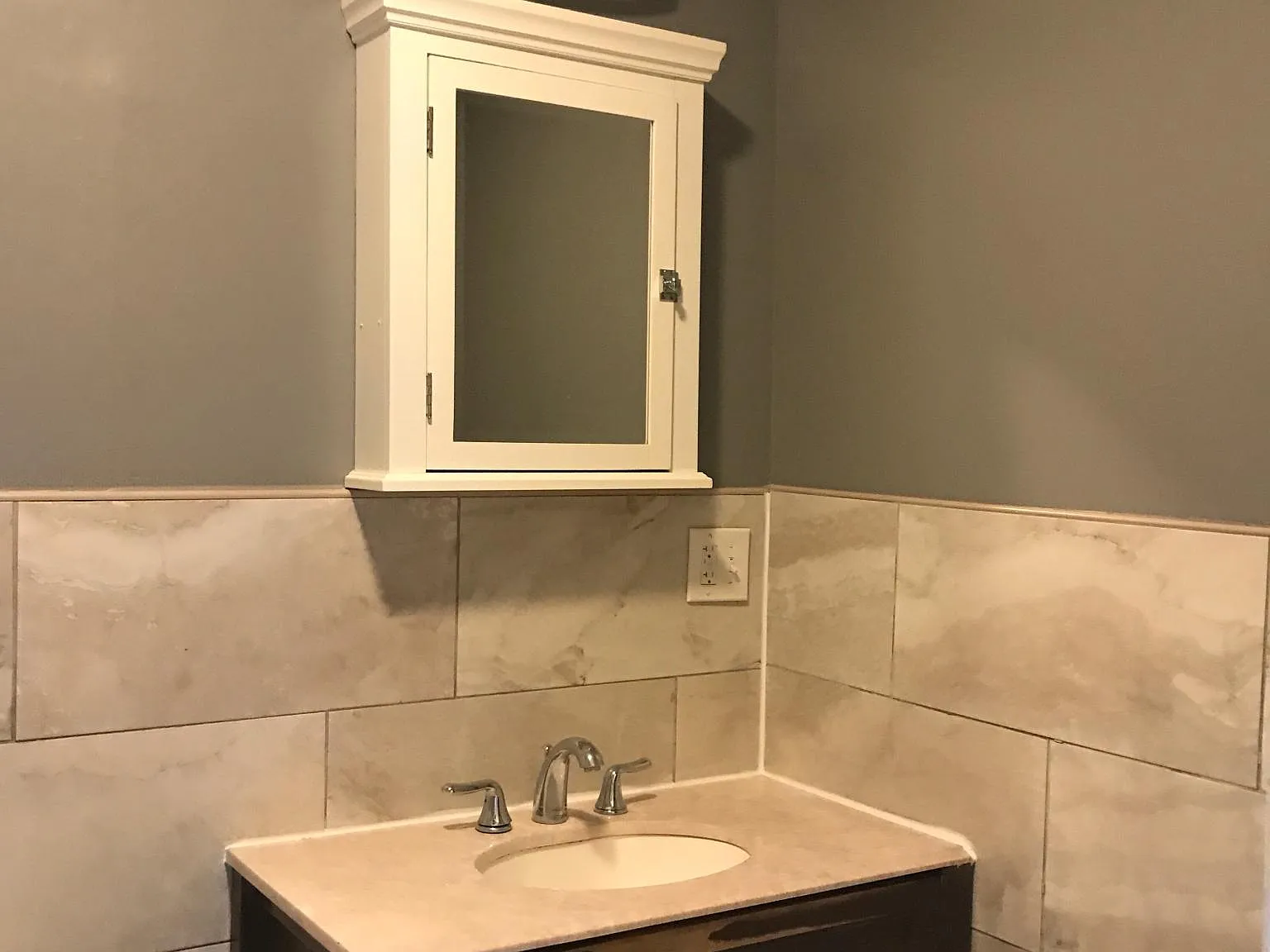 4 bed, 1250 sqft, $2,400 — Photo 1