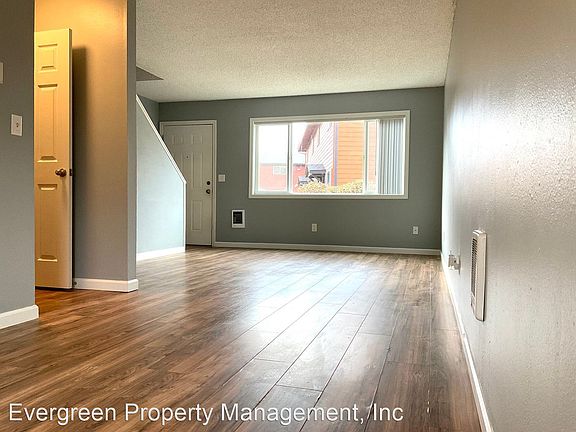 4th image of 230 Lincoln St #10601434