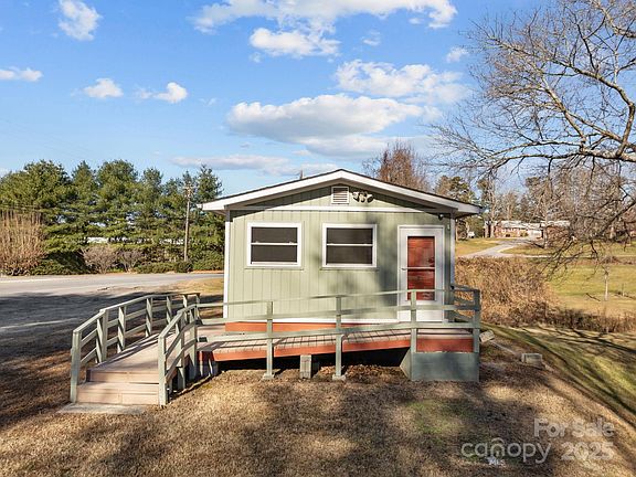 5th image of 701 Dana Rd