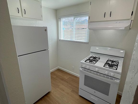 2nd image of 2100 Crestview Ave APT 3