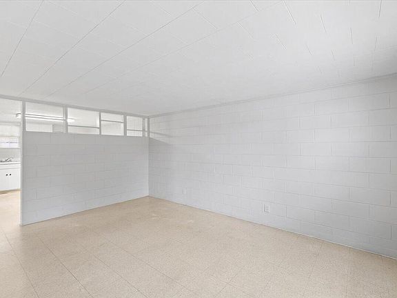 5th image of 1209 Evergreen Rd