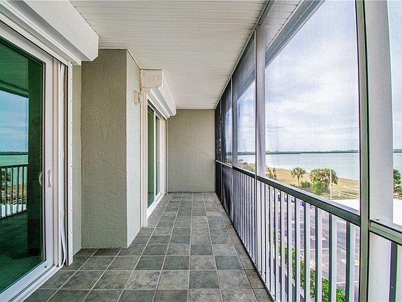 2nd image of 7 Island Park Pl APT 403
