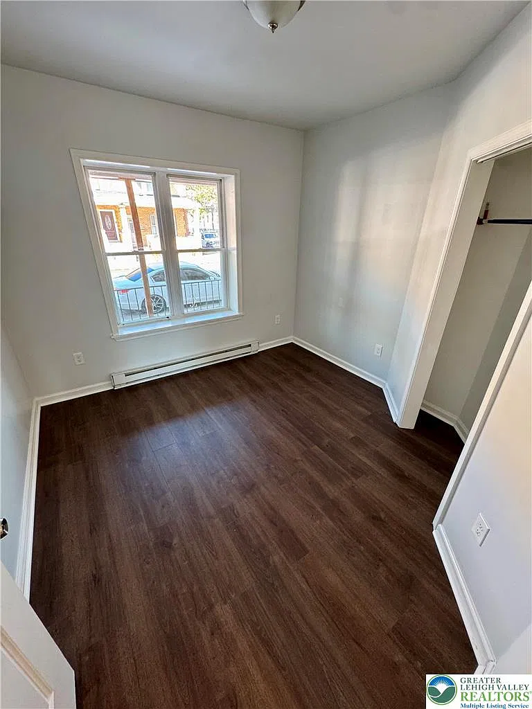 1 bed, 1.0 bath, 700 sqft, $1,165 — Photo 3
