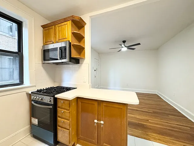 21-14 Crescent St #8 — Photo 3