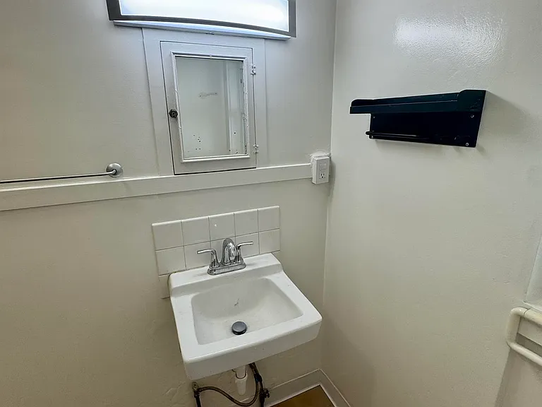 234 Castillo St #D — Photo 3