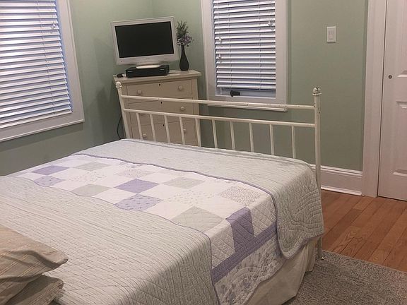 5th image of 104 Belmont Ave #1