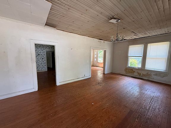 3rd image of 269 Maple Ave