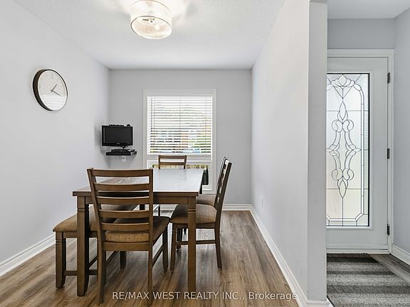 3rd image of 41 Winterfold Dr