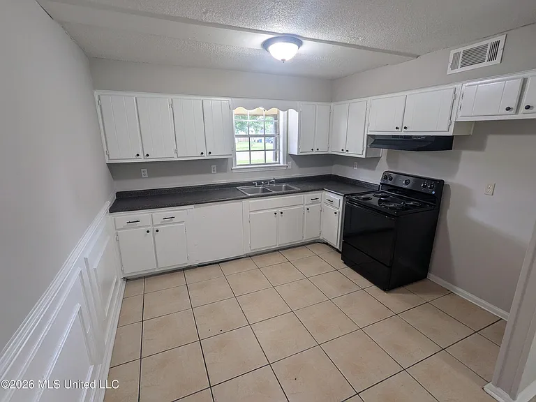 6255 Tulane Rd — Photo 3
