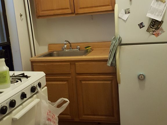 3rd image of 349 Saint Johns Pl APT 1B