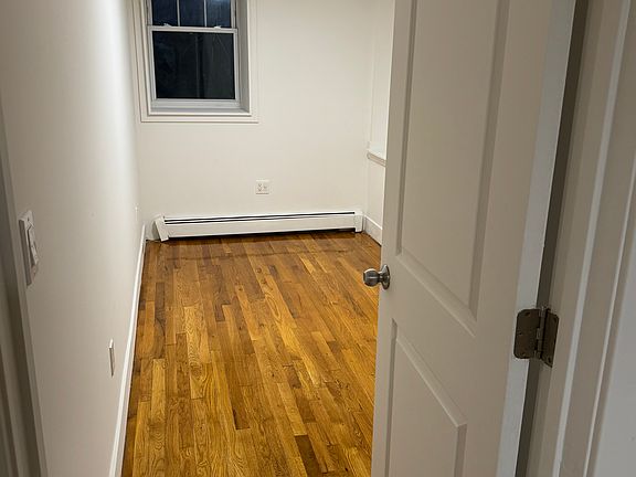 3rd image of 606 Burke Ave APT 1