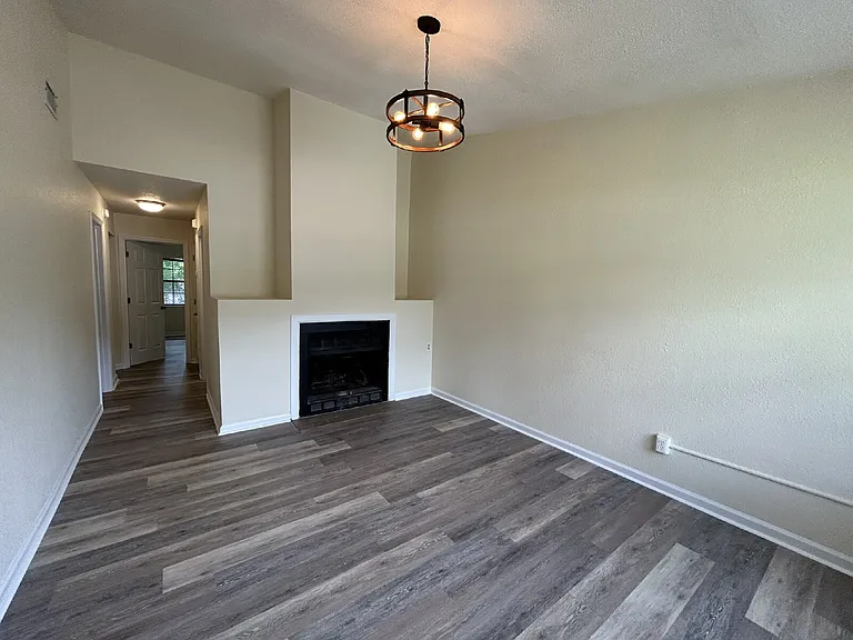 722 Sharon St — Photo 2