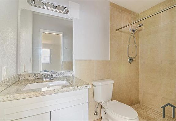 5th image of 570 NE 180th Dr