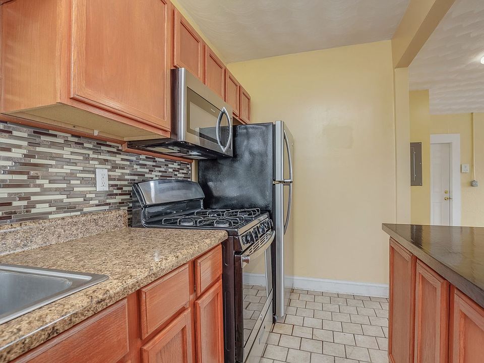1st image of 9335 Buckman Ave #B11