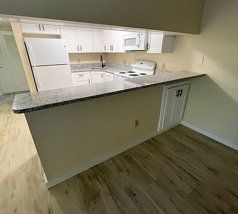 Pass thru to kitchen