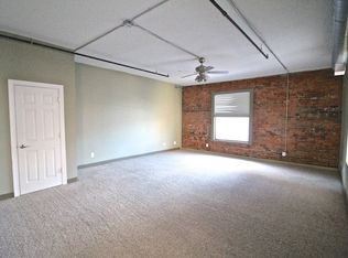 208 W 4th St APT 202, Davenport, IA 52801