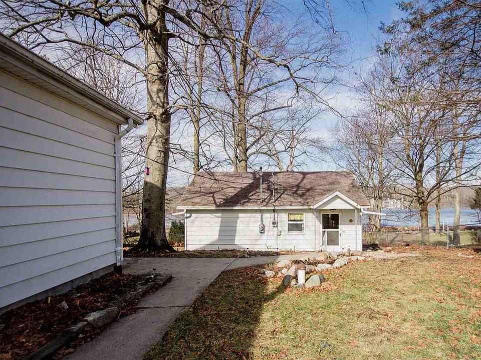 1st image of 2921 E Crescent Ave