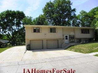 130 Echo Ln NW, Cedar Rapids, IA 52405