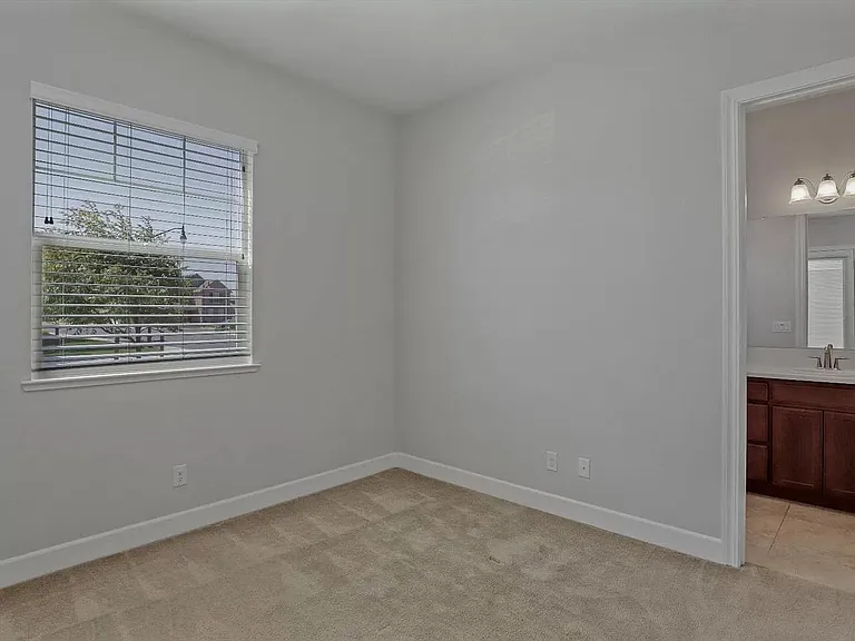 989 Hayman St — Photo 22