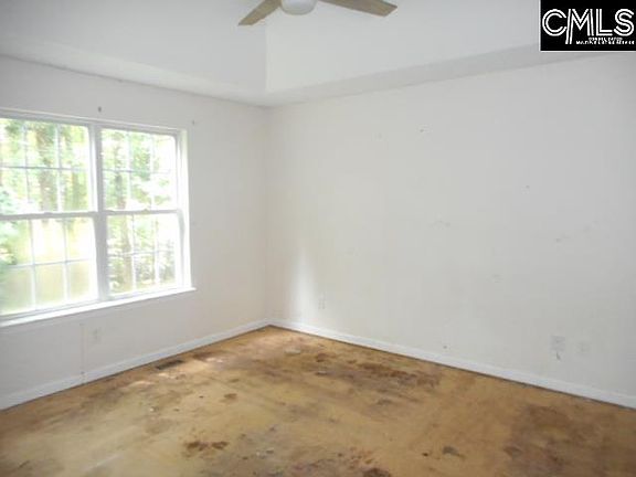 2nd image of 101 Oak Creek Cir