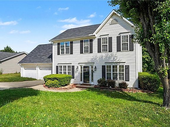 3rd image of 3820 Hunt Chase Dr