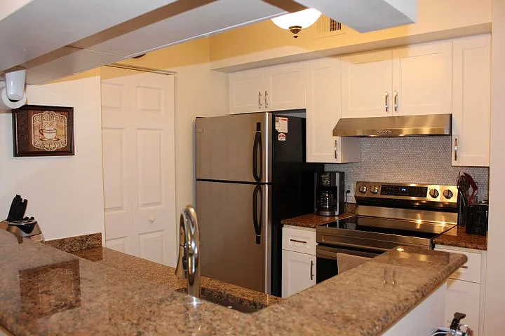 3302 Tuscany Way — Photo 3