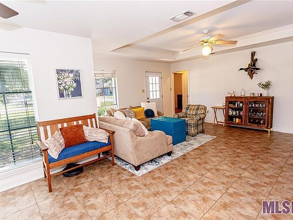 3rd image of 18506 White Oak Dr