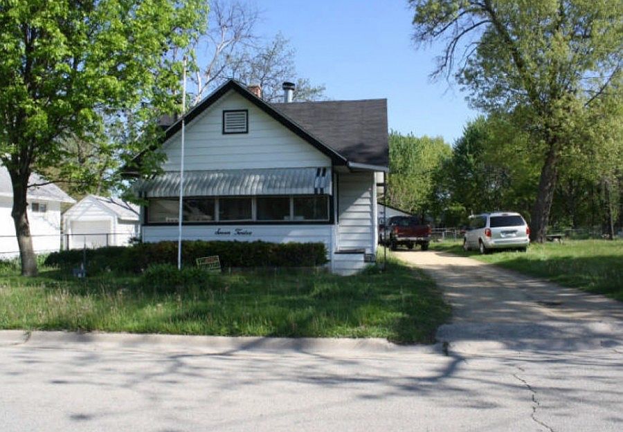 1st image of E Pearl Ave