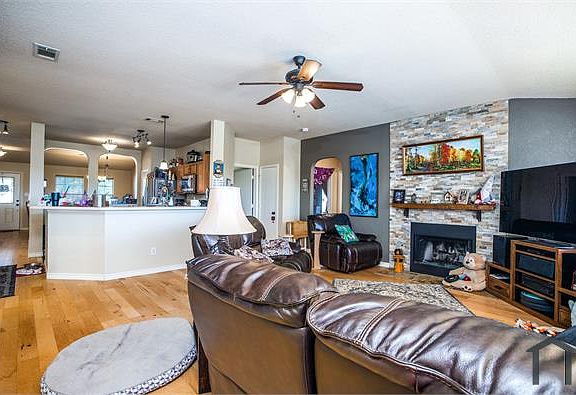 2nd image of 404 Longshore Dr
