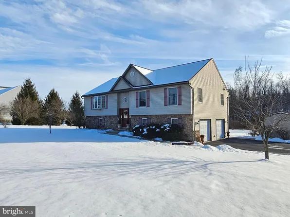 1813 Main St, Mohrsville, PA 19541