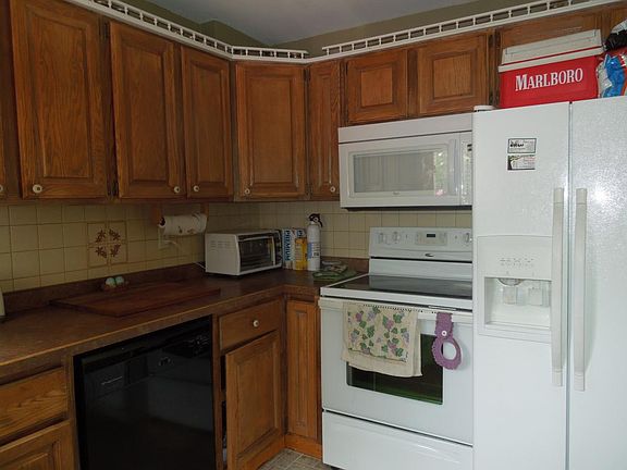 4th image of 699 Idlewild St Unit 1