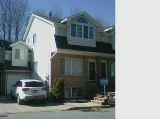 69 Sharrotts Ln, Staten Island, NY 10309