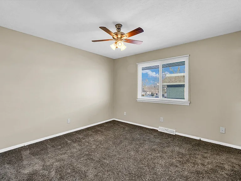 327 Riley Dr — Photo 11