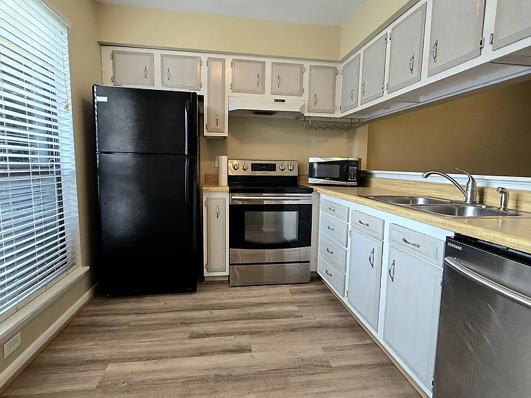 7318 Maple Ct — Photo 3