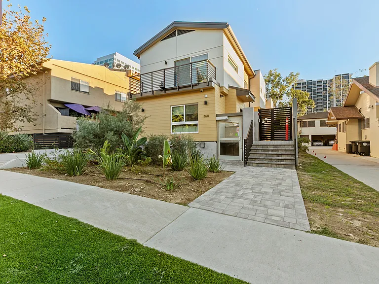 360 Burchett St #6 — Photo 1