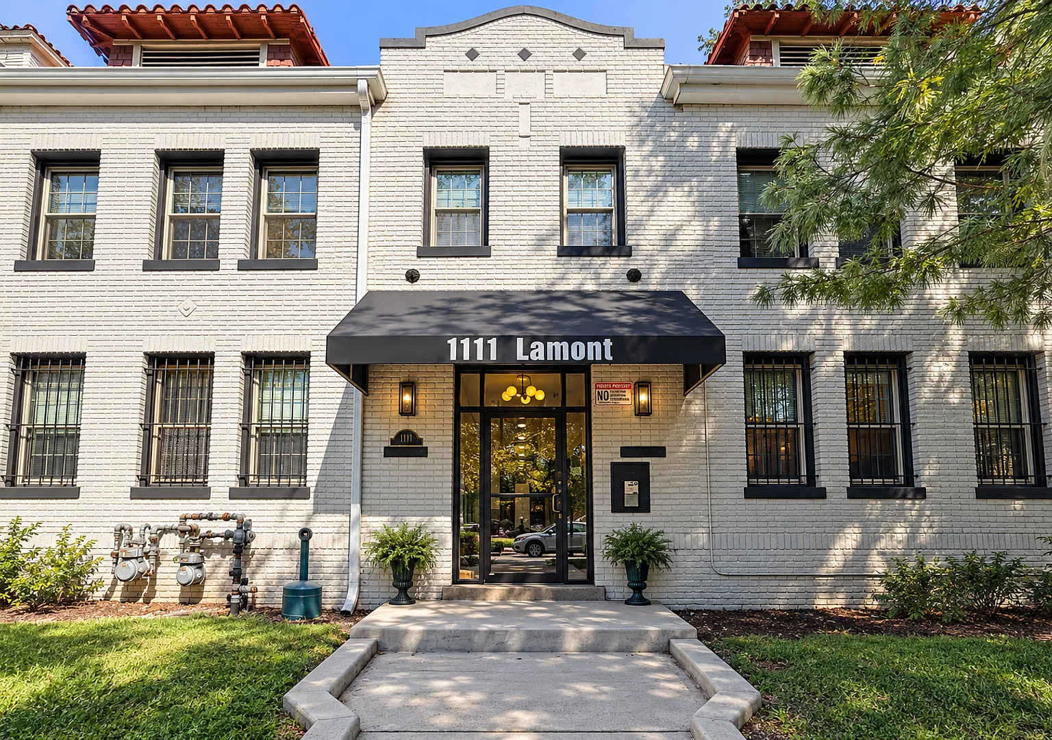 1111 Lamont — Photo 3