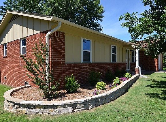 Lovely home in Fort Gibson school district