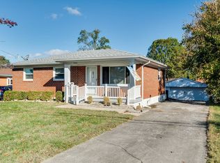 5301 Woodhill Ln, Louisville, KY 40219