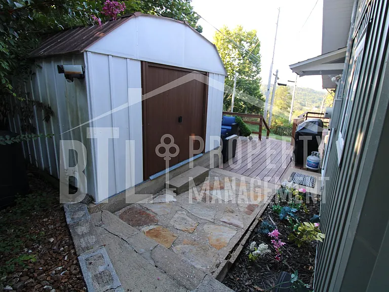 12 Lakehaven Dr — Photo 4