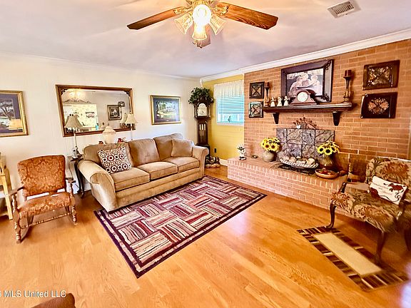 3rd image of 2155 Sherwood Pl