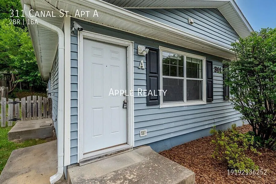 Newly Updated 2 bed 1 bath duplex - Available in October — Photo 2