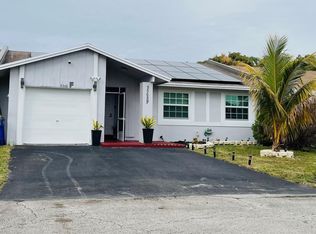 5568 Lakewood Cir S, Pompano Beach, FL 33063