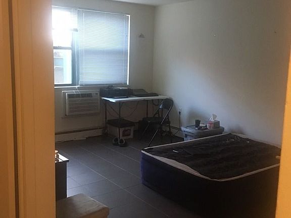 3rd image of 3032 31st St APT 3A