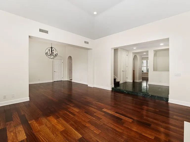 11815 Folkstone Ln — Photo 10