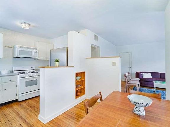 5th image of 4003 Maplewood Ave #A