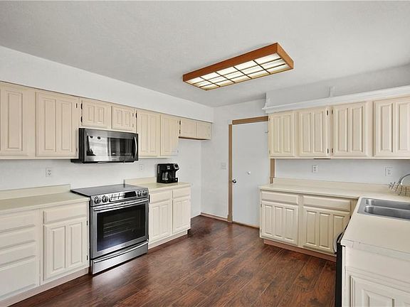 3rd image of 5310 Farragut Dr